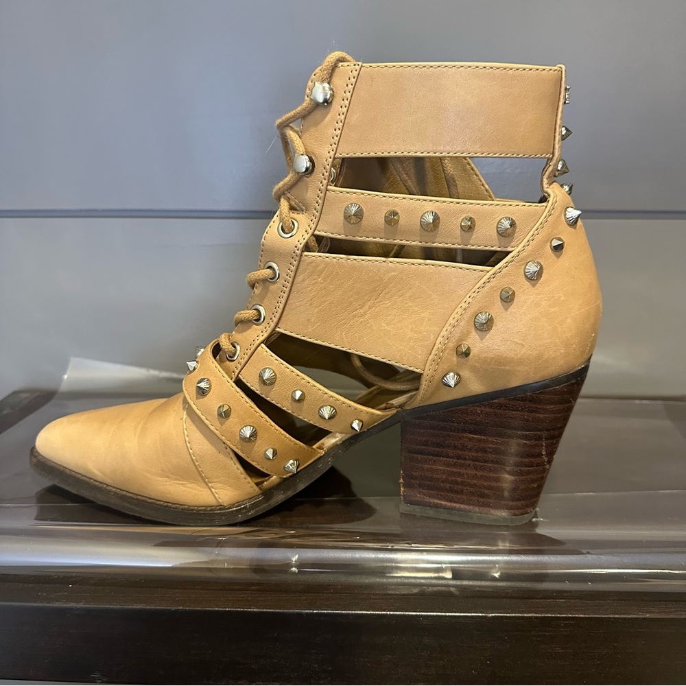 Sam Edelman Elana Studded Tan Western Lace Up Booties (C)